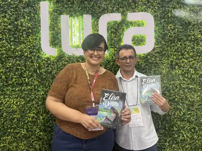 Régis com a editora, horizontal